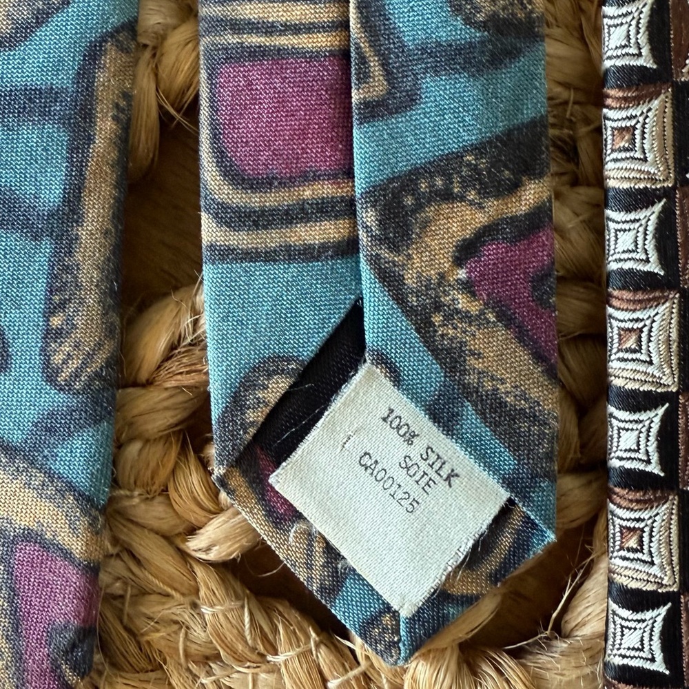 Geometric Patterned Men's Ties Set - Picture 3 of 6